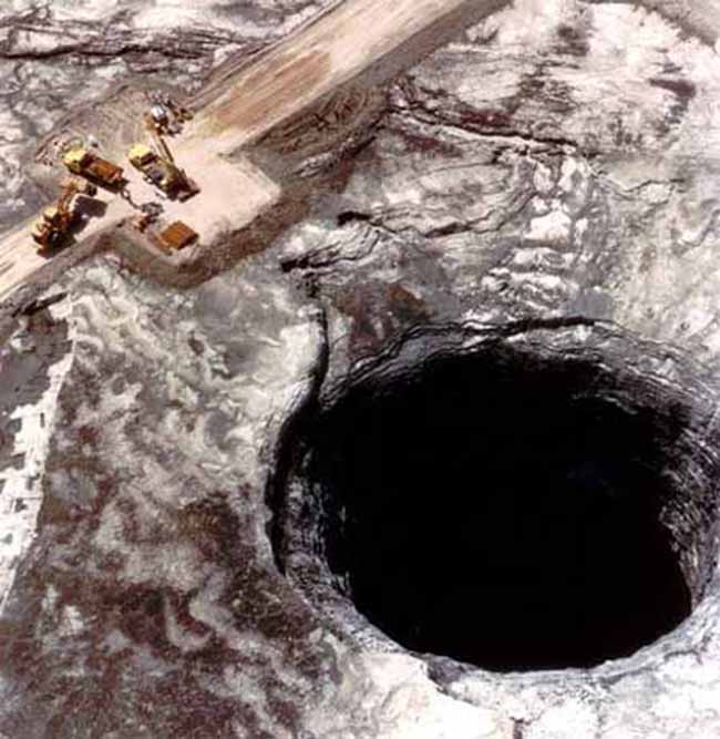 Sinkholes Guatemala on Some Amazing  Hole  Pictures  Nature Space Man Made And Mysterious